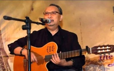 Ebiet G Ade guitaris