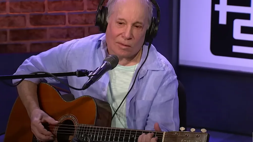 Paul Simon demonstrates his Travis picking style on acoustic guitar: “The thumb is always moving”