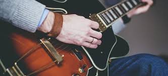 The First Modern Guitar in History