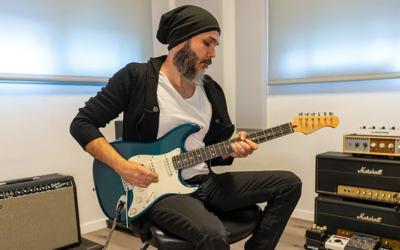 Kfir Ochaion showcases the Donner Seeker Series DST-400 electric guitar