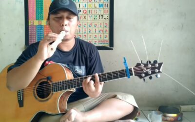 Alip Ba Ta, a Ponorogo man who is so good at playing guitar that he is praised by world musicians