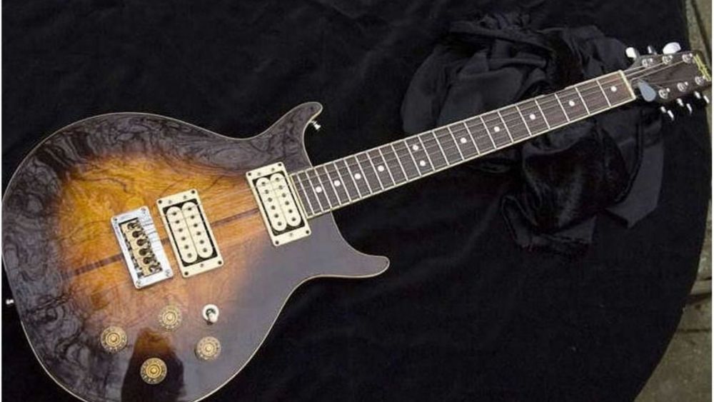 Washburn 22 Seri Hawk Bob Marley