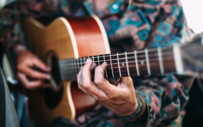 Nylon strings make it easierto play arpeggios for classical guitar