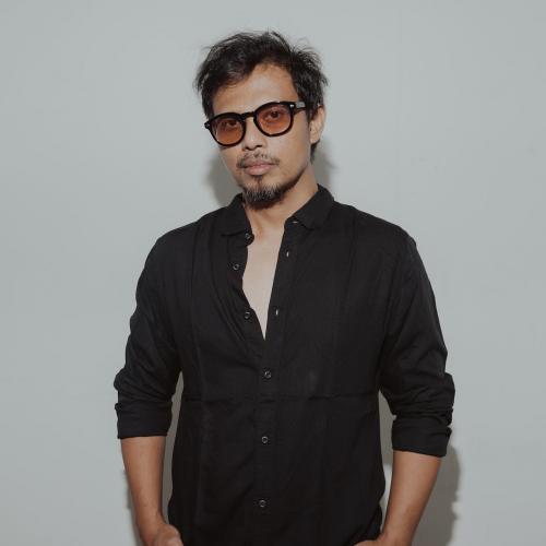 The story of European guitar player Gugun