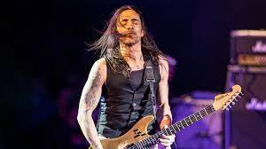 Nuno Bettencourt (“The guitar god who pioneered the Funky Metal color”)