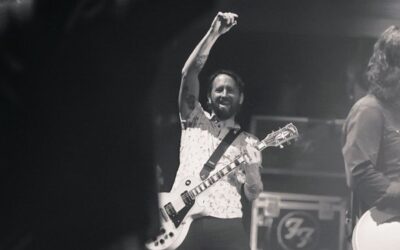 Chris Shiflett Rilis Single Solo Black Top White Lines