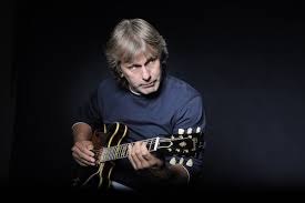 Michael Sagmeister: Maestro del Jazz y la Guitarra Alemana