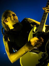 Mikko Viljami “Linde” Lindström: guitarrista de HIM y más