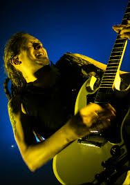 Mikko Viljami “Linde” Lindström: guitarrista de HIM y más